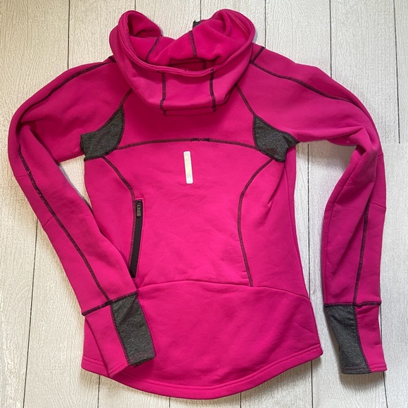 Women’s Avalanche active wear top. - Picture 2 of 3